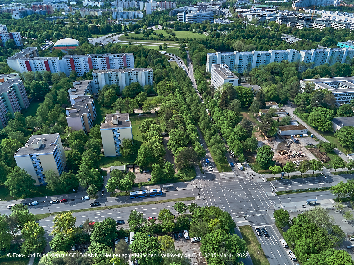 14.05.2022 - Luftbilder von der Baustelle Haus für Kinder in Neuperlach